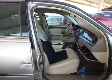 2003 Lincoln Town Car Signature from USA, damaged, VIN 1LNHM82W63Y614544